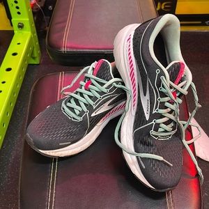 Brooks Adrenaline 21 (Like New) Women’s Size 9